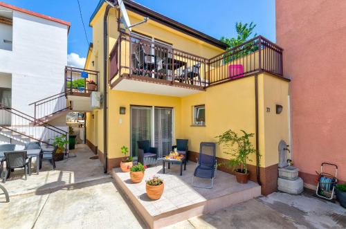 Mediterranes Apartment nur 300 Meter zum Strand mit Privatparkplatz, Grill, Klima