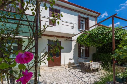 Charmantes Ferienhaus in traumhafter Lage nur 500 Meter zum Strand mit Parkplatz, Grill