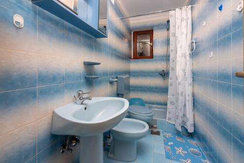 Cozy Apartment nur 250 Meter zum Strand mit Meerblick, Grillplatz, Privatparkplatz