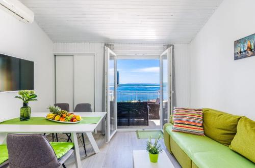 Lichtdurchflutetes Apartment nur 600 Meter zum Sandstrand mit Pool, Gym, Meerblick