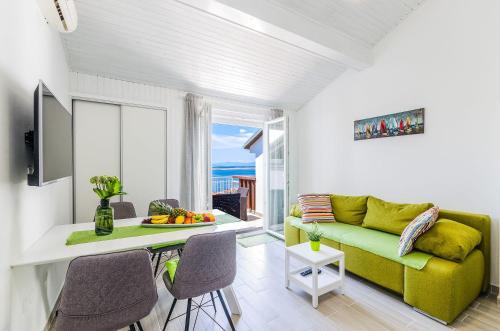 Lichtdurchflutetes Apartment nur 600 Meter zum Sandstrand mit Pool, Gym, Meerblick