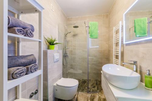 Lichtdurchflutetes Apartment nur 600 Meter zum Sandstrand mit Pool, Gym, Meerblick