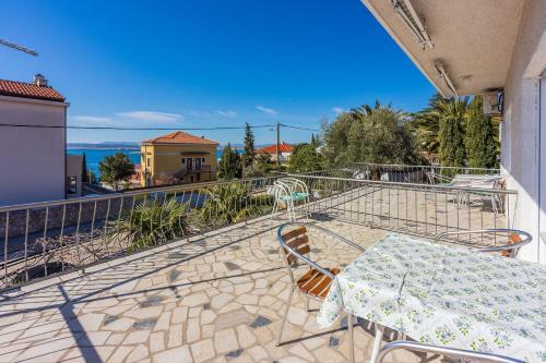 Rustikales Apartment nur 200 Meter zum Strand mit Meerblick, Privatparkplatz