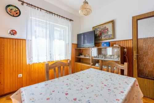 Rustikales Apartment nur 200 Meter zum Strand mit Meerblick, Privatparkplatz