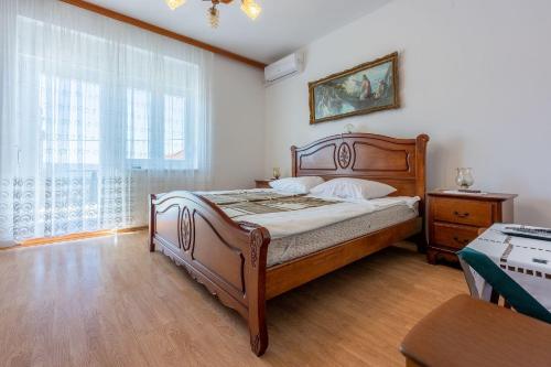 Rustikales Apartment nur 200 Meter zum Strand mit Meerblick, Privatparkplatz