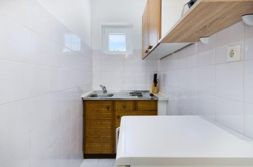 Beschauliches Apartment mit mediterraner Terrasse, Grillplatz, Parkplatz, Klima, WiFi