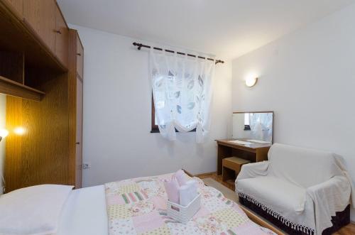 Beschauliches Apartment mit mediterraner Terrasse, Grillplatz, Parkplatz, Klima, WiFi