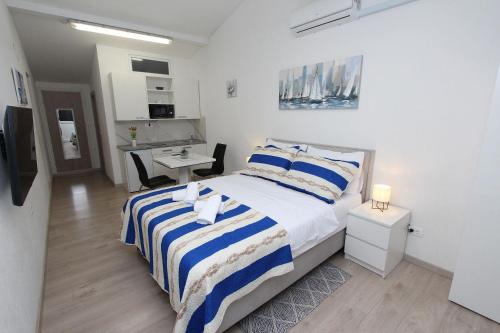 Idyllisches Studio-Apartment nur 600 Meter zum Strand mit Parkplatz, WiFi, Klima