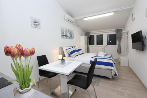 Idyllisches Studio-Apartment nur 600 Meter zum Strand mit Parkplatz, WiFi, Klima