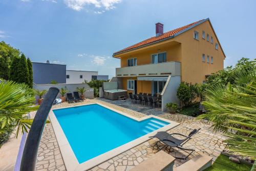 Exklusives Ferienhaus mit Privatpool, Whirlpool, Meerblick, Billard, Tischtennis, Fitnessgeräte