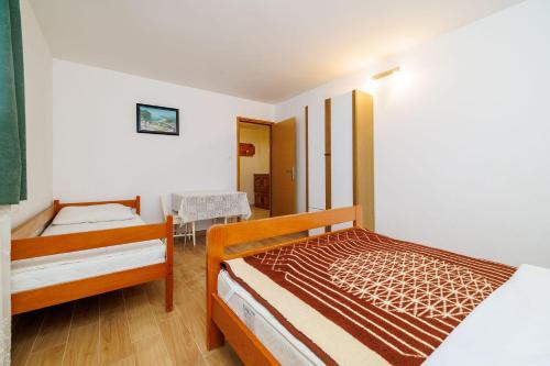 Hundefreundliches Apartment nur 450 Meter zum Strand mit Meerblick, Grill, Parkplatz