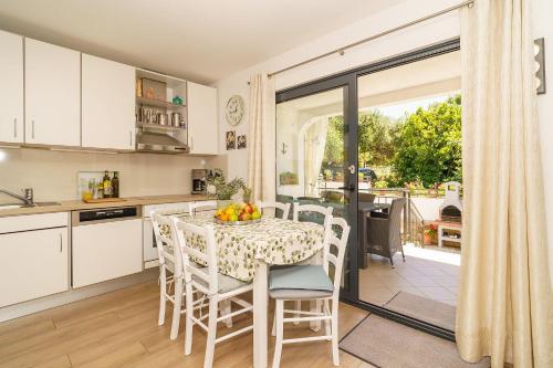Großes Apartment nur 500 Meter zum Strand mit Meerblick, Parkplatz, Waschmaschine