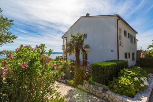 Malerisches Apartment nur 500 Meter zum Strand mit Meerblick, Grillbereich, Parkplatz