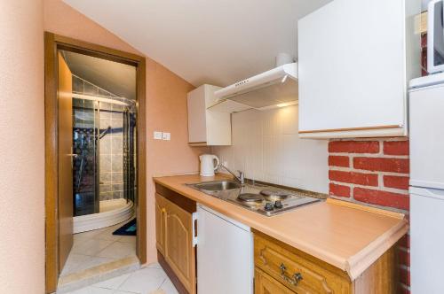 Vintage Apartment nur 490 Meter zum Strand mit Meerblick, Grillbereich, Klima