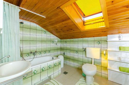 Cozy Apartment nur 570 Meter zum Strand mit Meerblick, Parkplatz, WiFi