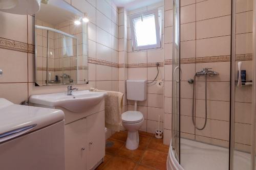 Besonderes Apartment nur 350 Meter zum Strand mit Meerblick, Babybett, Parkplatz