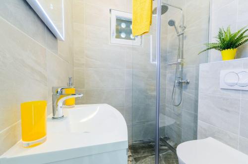 Traumhaftes Apartment nur 600 Meter zum Sandstrand mit Gym, Meerblick, Pool