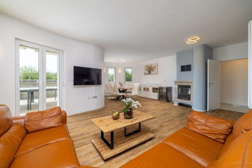 Luxusvilla mit Privatpool, Whirlpool, Meerblick, Billard, Fitnessgeräte, Garage