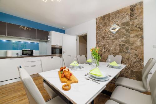 Luxusvilla mit Privatpool, Whirlpool, Meerblick, Billard, Fitnessgeräte, Garage