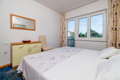 Idyllisches Apartment nur 300 Meter zum Strand mit Meerblick, Garten, Grill, Parkplatz