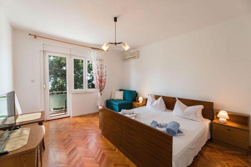 Lauschiges Apartment nur 300 Meter zum Sandstrand mit Meerblick und Parkplatz