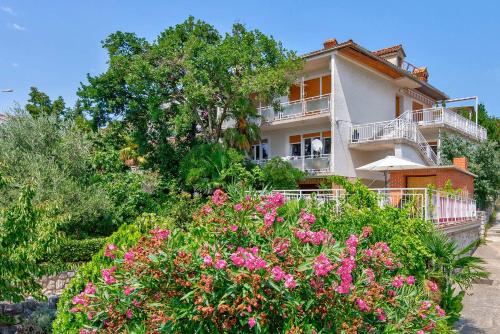 Lauschiges Apartment nur 300 Meter zum Sandstrand mit Meerblick und Parkplatz