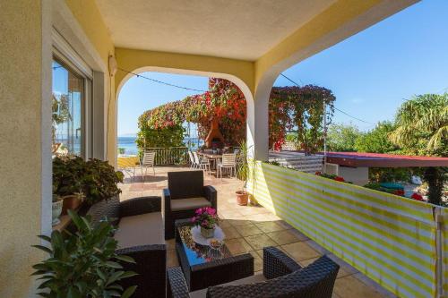 Haustierfreundliches Apartment mit großer Terrasse und grandiosen Blick auf das Meer