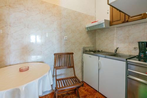 Idyllisches Studio-Apartment nur 50 Meter zum Strand mit Parkplatz, Meerblick