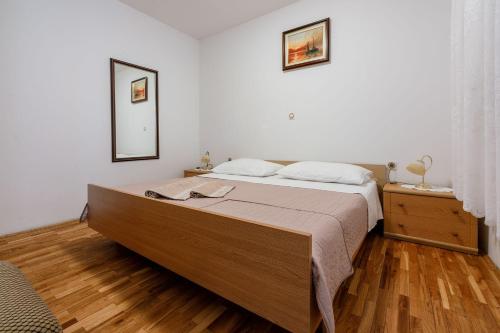 Charmantes Apartment mit Meerblick, Privatparkplatz, Garten und Grill