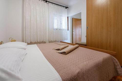 Charmantes Apartment mit Meerblick, Privatparkplatz, Garten und Grill