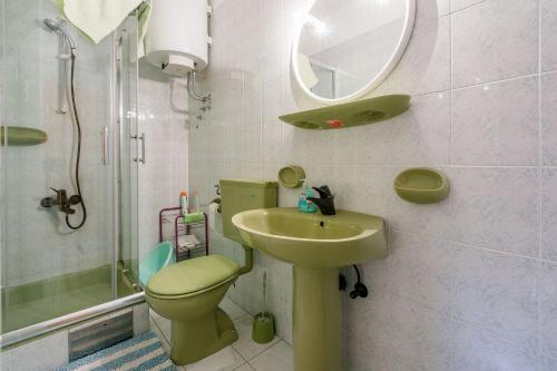Charmantes Apartment mit Meerblick, Privatparkplatz, Garten und Grill