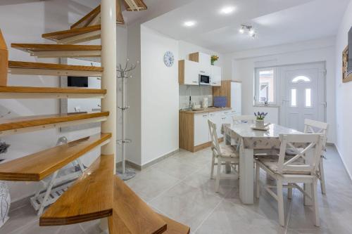 Zentrales Apartment nur 250 Meter zum Strand mit Privatparkplatz