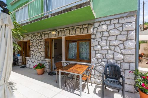 Vintage-Style Apartment nur 70 Meter zum Strand mit Meerblick und Parkplatz