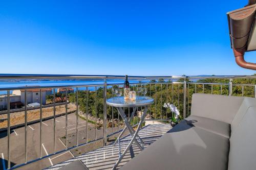 Helles Apartment mit atemberaubenden Meerblick bis zur Insel Krk