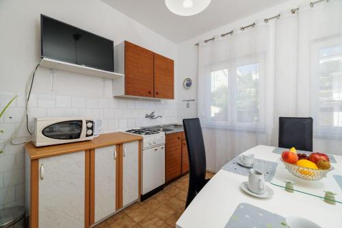 Hundefreundliches Apartment nur 260 Meter zum Strand mit Meerblick, Grill