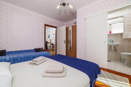 Hundefreundliches Apartment nur 260 Meter zum Strand mit Meerblick, Grill