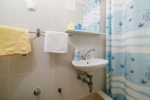 Hundefreundliches Apartment nur 260 Meter zum Strand mit Meerblick, Grill