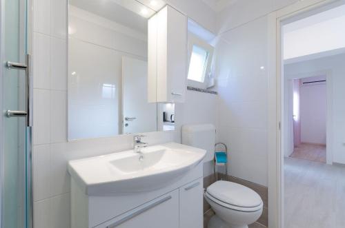 Modernes Apartment nur 430 Meter zum Sandstrand im beliebten Viertel Crni Mul