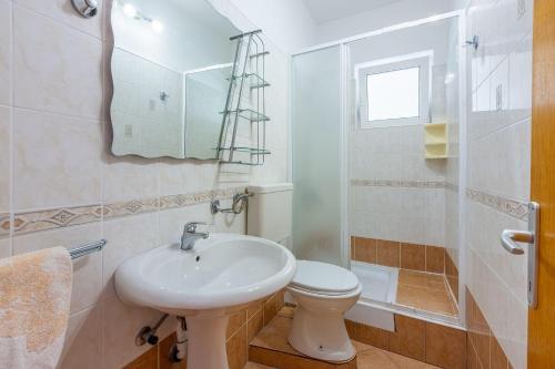 Helles Studio-Apartment mit traumhaften Meerblick, Privatparkplatz, Grill