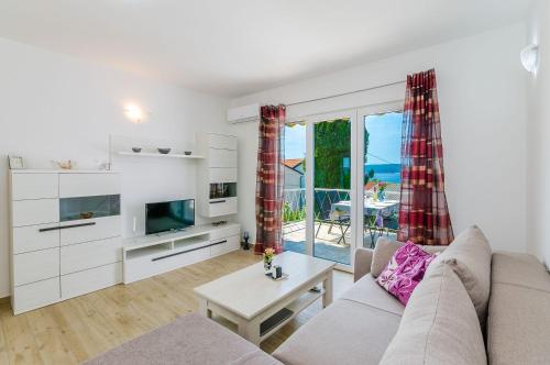 Bezauberndes Apartment nur 240 Meter zum Strand mit Meerblick, Grill, Klima