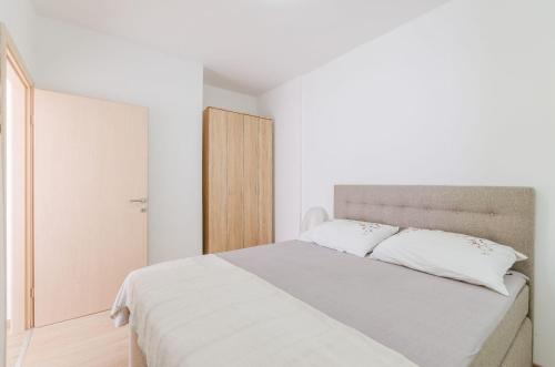 Bezauberndes Apartment nur 240 Meter zum Strand mit Meerblick, Grill, Klima
