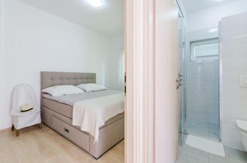 Bezauberndes Apartment nur 240 Meter zum Strand mit Meerblick, Grill, Klima