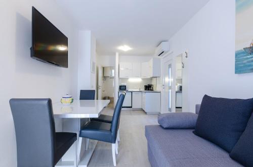 Modernes Apartment nur 430 Meter zum Sandstrand mit Privatparkplatz