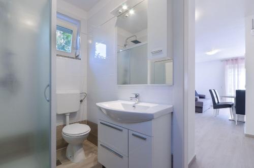 Modernes Apartment nur 430 Meter zum Sandstrand mit Privatparkplatz