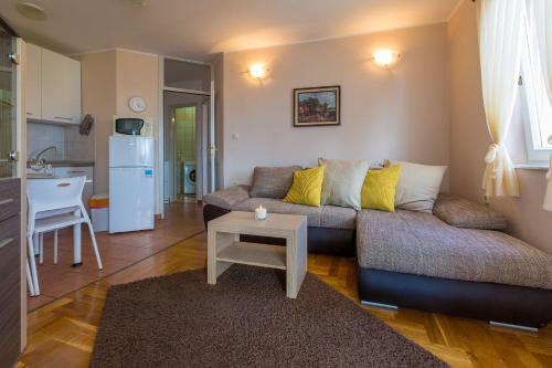 Romantisches Apartment nur 500 Meter zum Sandstrand mit Meerblick, Klima, WiFi
