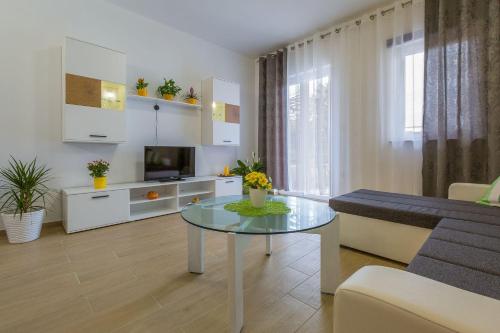Meernahes Apartment nur 390 zum Strand mit mediterraner Terrasse