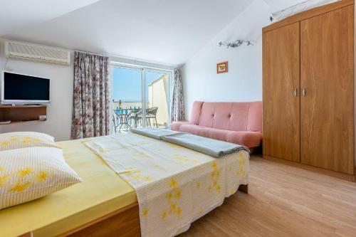 Besonderes Studio-Apartment nur 800 Meter zum Strand mit Meerblick, Parkplatz, Grill