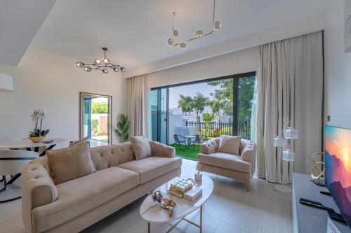 Stylish 4 Bedroom Home with Garden in DAMAC Lagoons