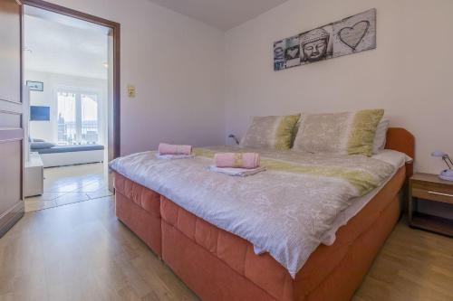 Herrliches Apartment in atemberaubender Lage nur 80 Meter zum Strand mit Pool