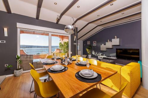 Einzigartiges Penthouse Apartment mit herrlichem Meerblick, Hundefreundlich, Privatparkplatz